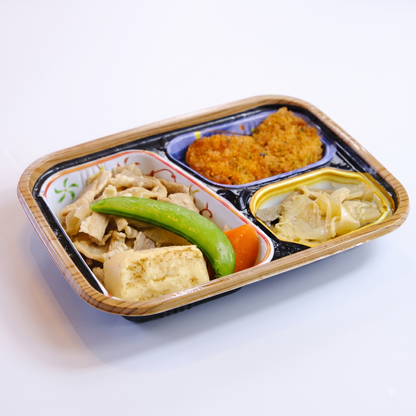 【みんなのランチBOX】玉ねぎと豚肉のすき煮／ひらたけのナムル／イカカツ　1食